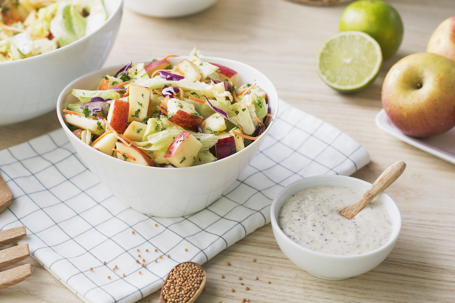 Cómo hacer una receta de Ensalada cuatro estaciones de manzana