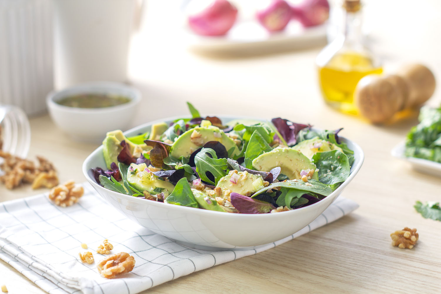 Ensalada de aguacate y nueces con salsa de kiwi – Frontal