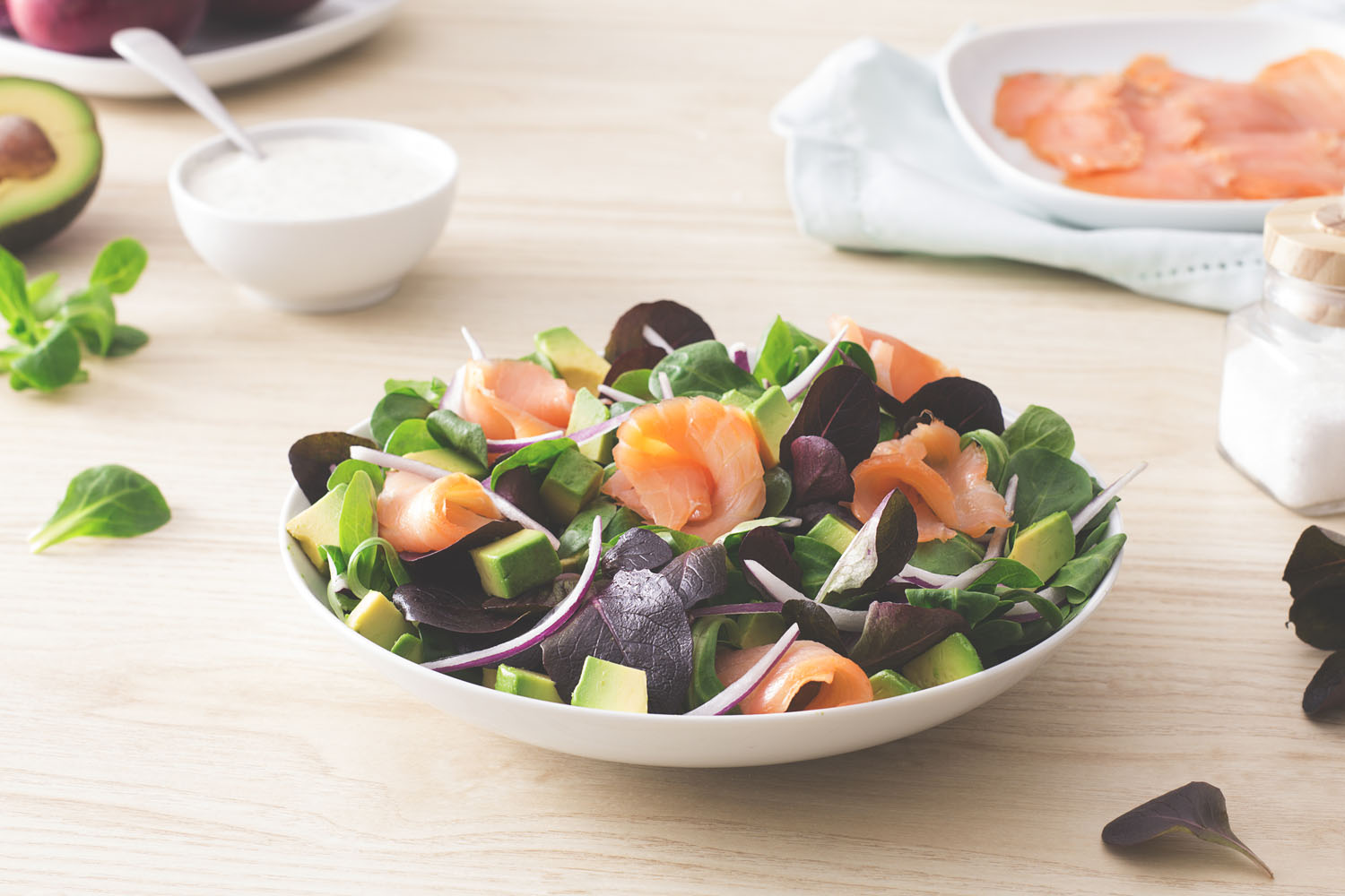 Cómo hacer una receta de Ensalada de salmón y aguacate