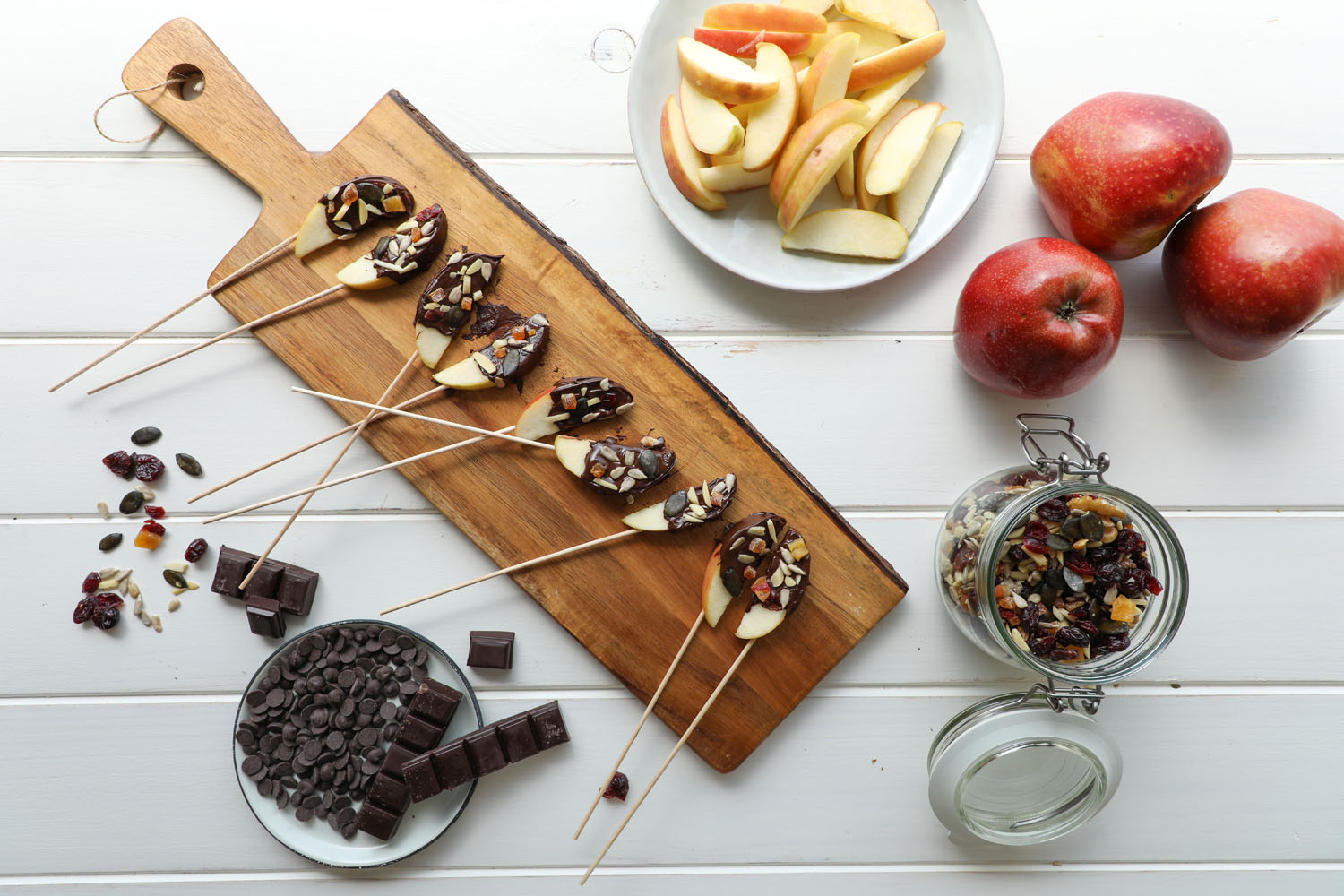 Cómo hacer una receta de Lollipop de manzana chocolate y frutos secos