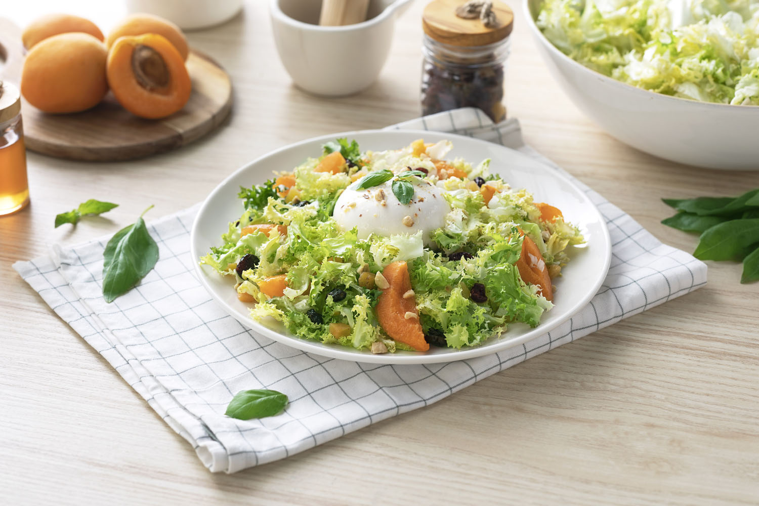 Cómo hacer una receta de Ensalada de escarola, burrata y albaricoque