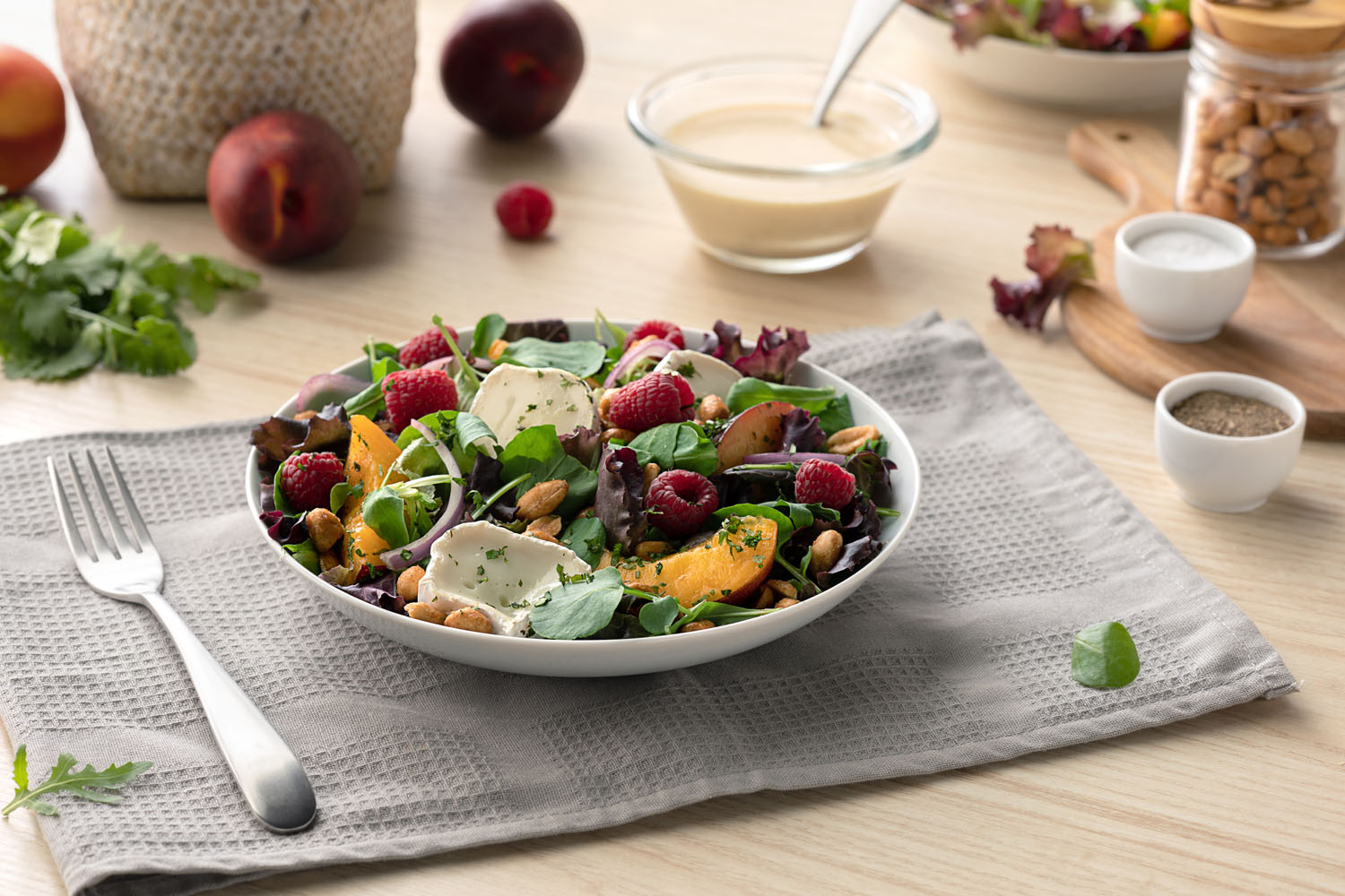 Cómo hacer una receta de Ensalada de nectarinas, frambuesas y queso de cabra