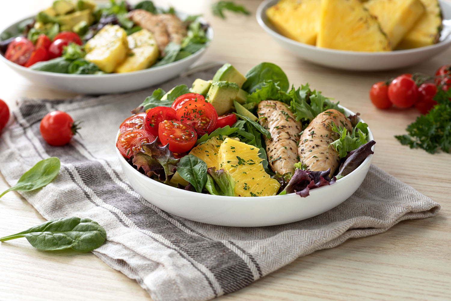 Cómo hacer una receta de Ensalada de pollo braseado y piña