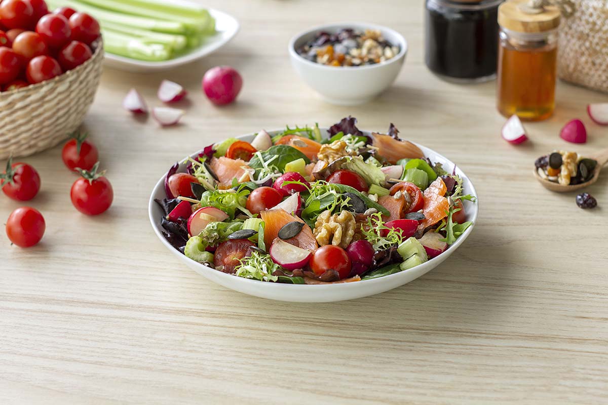 Cómo hacer una receta de Ensalada de rabanitos, salmon ahumado y vinagreta