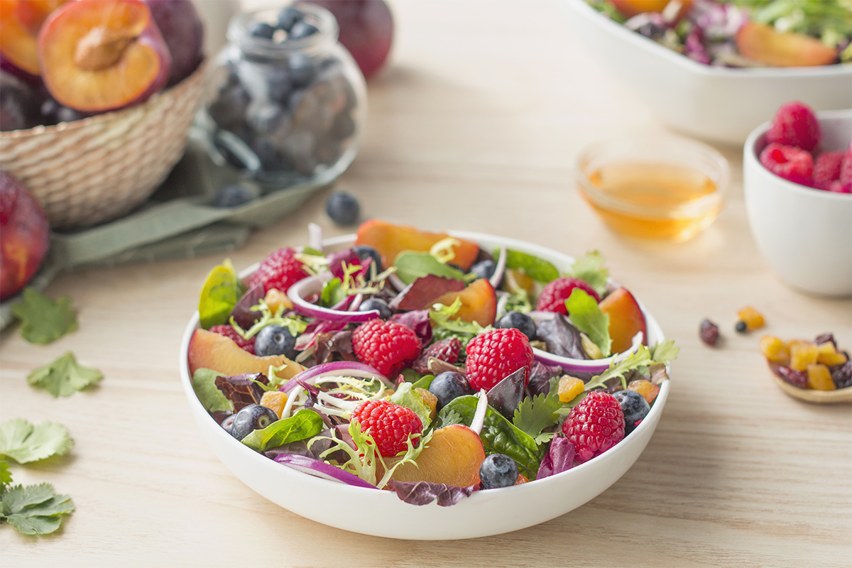 Cómo hacer una receta de Ensalada de frutos rojos
