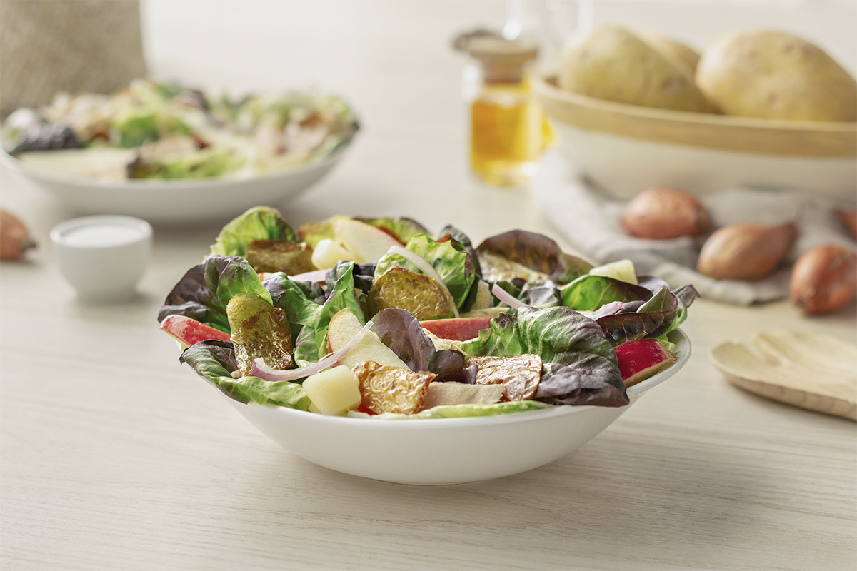 Cómo hacer una receta de Ensalada trocadero con chips de patata