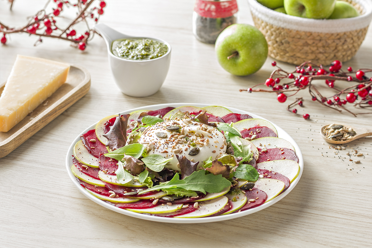 Cómo hacer una Carpaccio de remolacha, burrata y pesto de rucula
