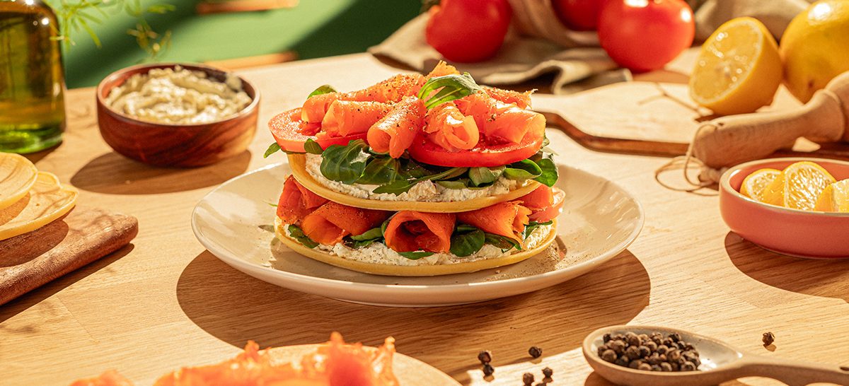 Receta de Tortitas con rúcula, salmón y queso crema